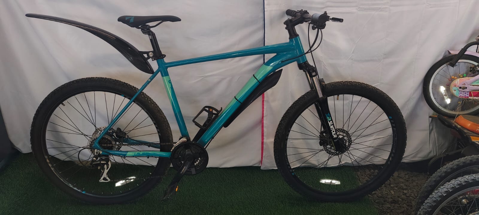 Size 27.5 hybrid Bike